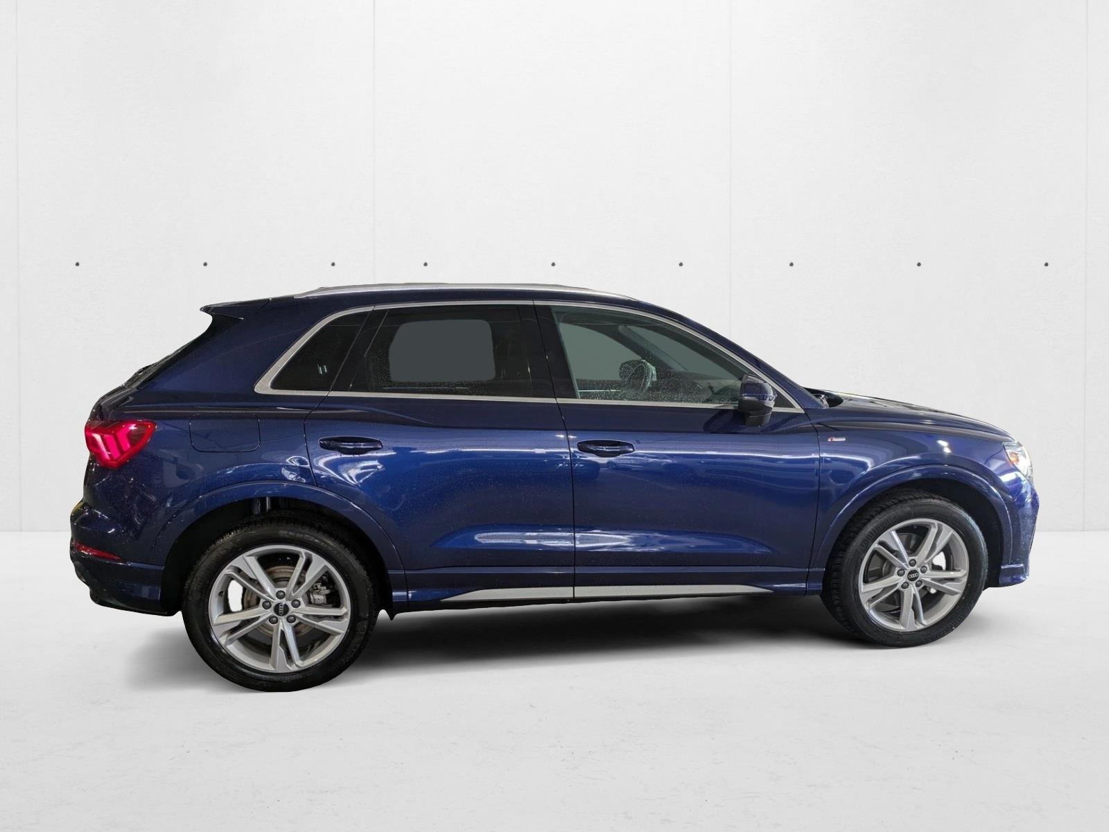 2021 Audi Q3 45 TFSI S line Premium Plus photo 2