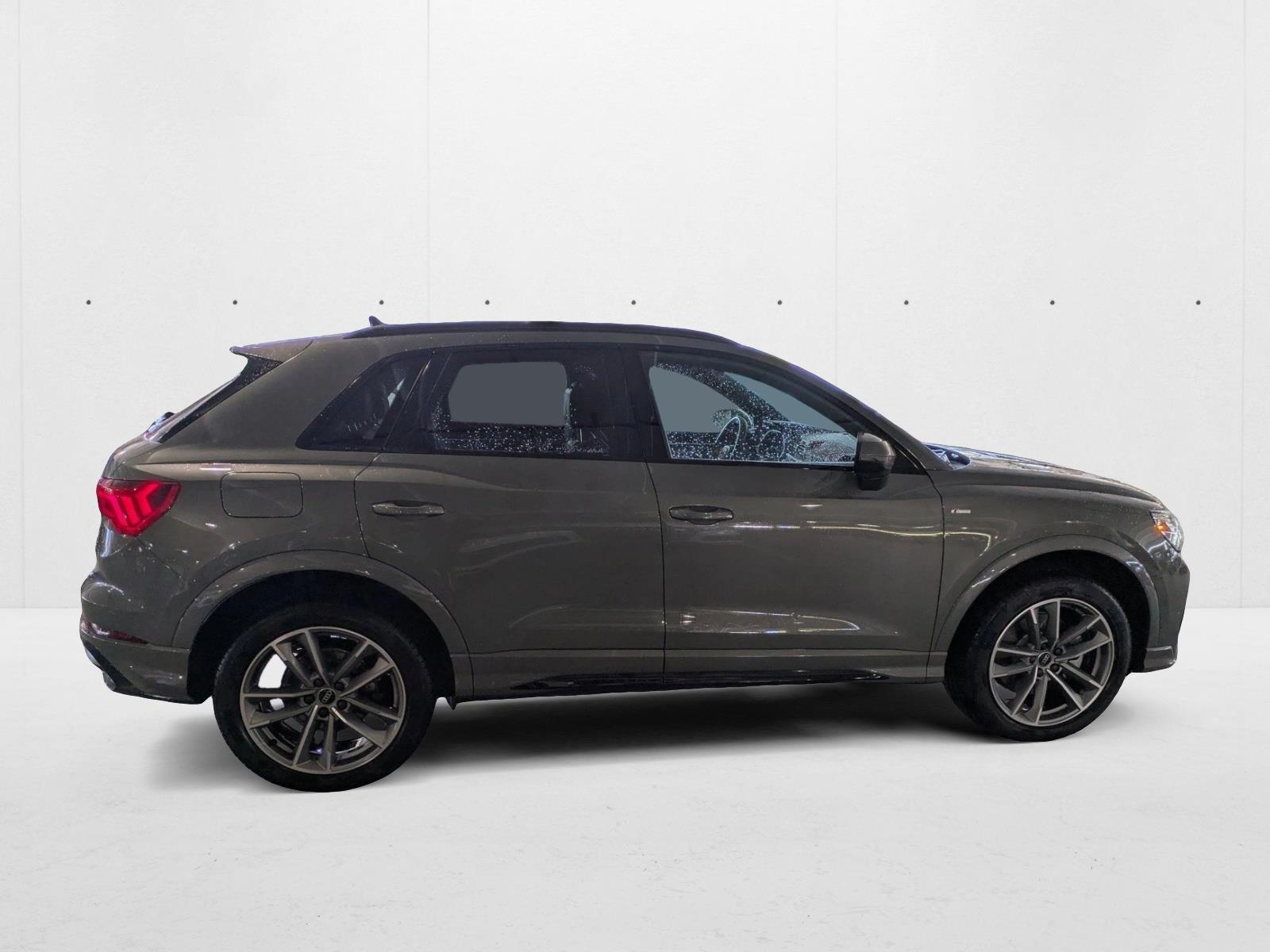 2024 Audi Q3 45 TFSI S line Premium Plus photo 3