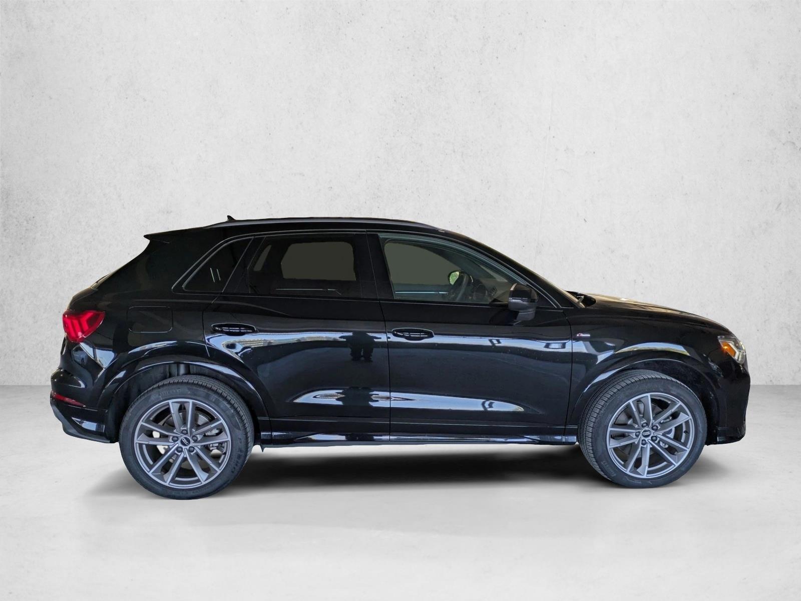 2025 Audi Q3 45 TFSI S line Premium photo 3