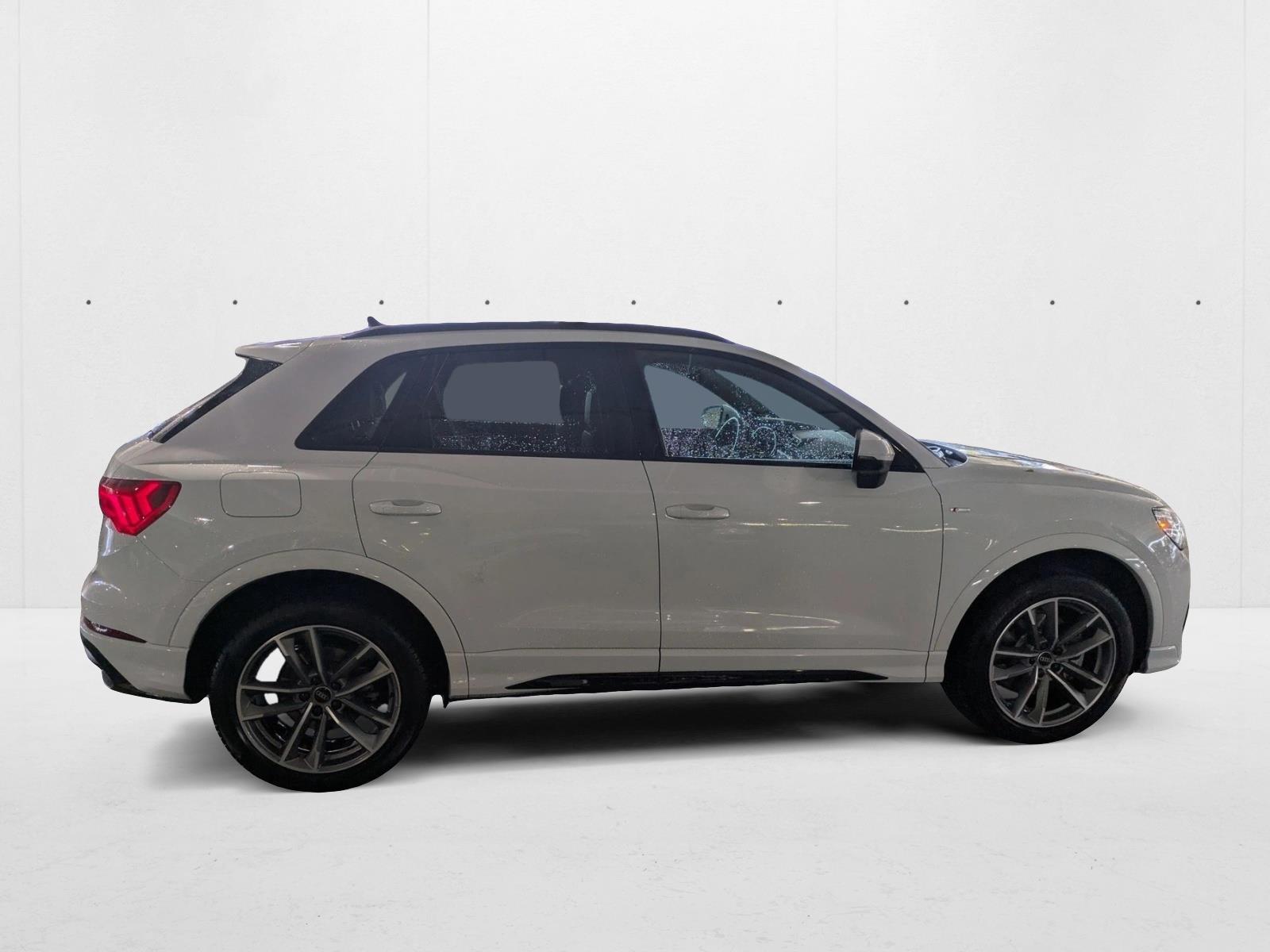 2024 Audi Q3 45 TFSI S line Premium Plus photo 3