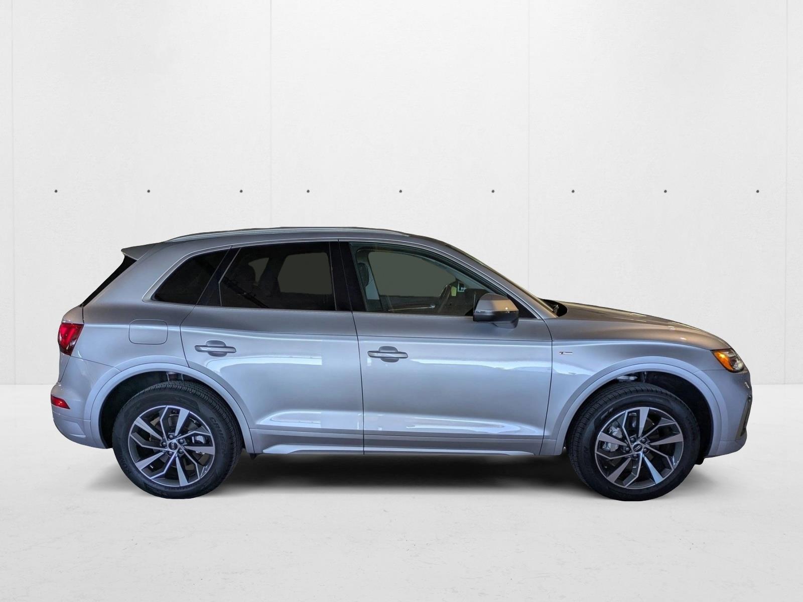 2023 Audi Q5 45 S line Premium photo 2