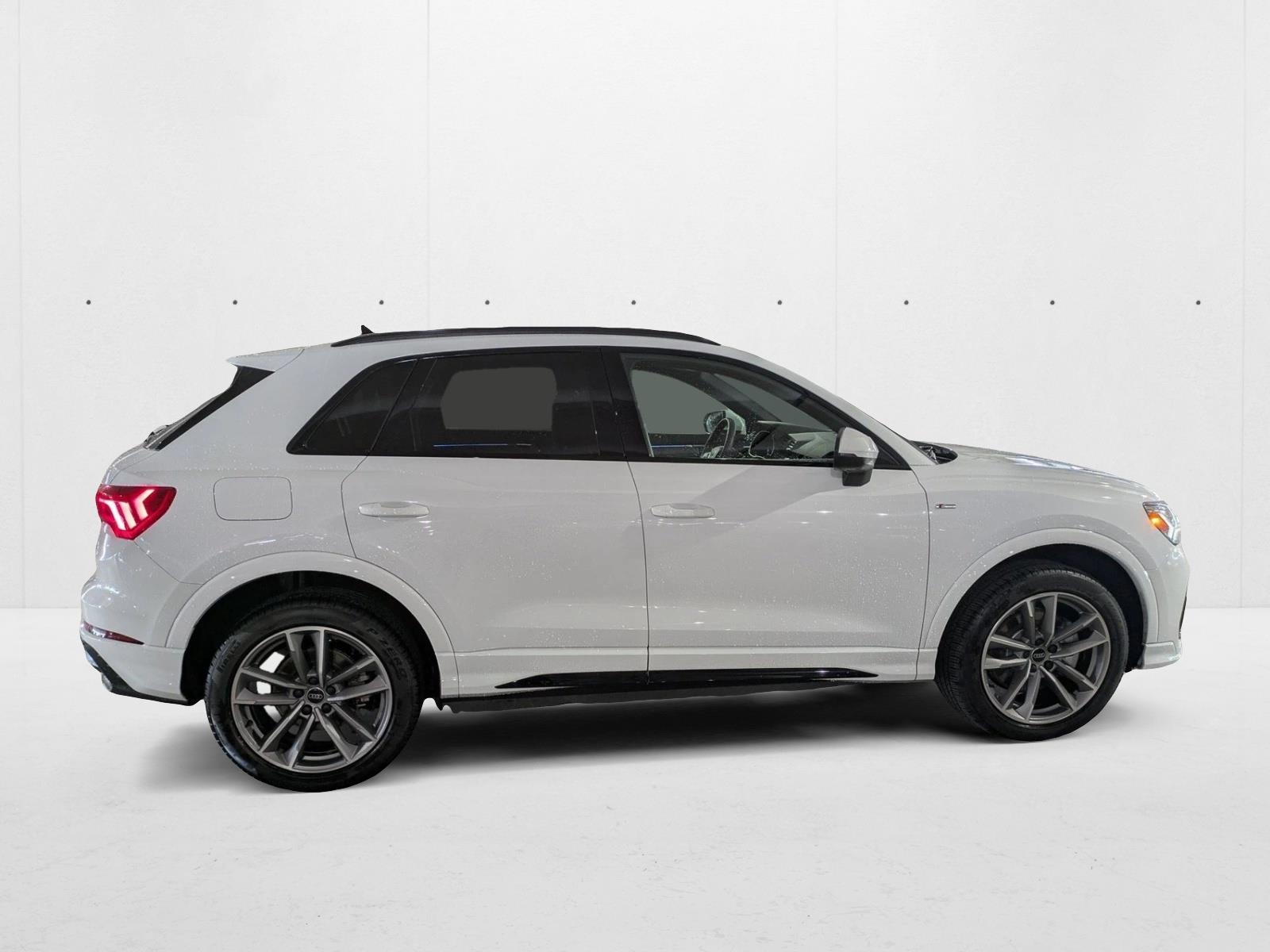 2024 Audi Q3 45 TFSI S line Premium Plus photo 3