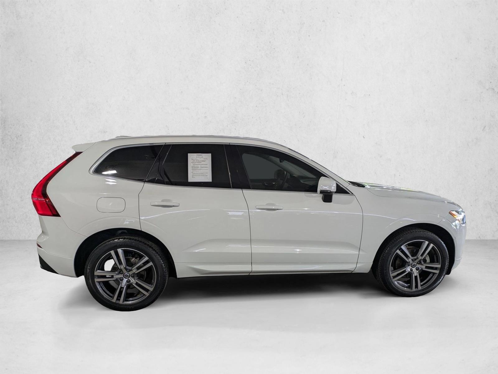 2020 Volvo XC60 T5 Momentum photo 3