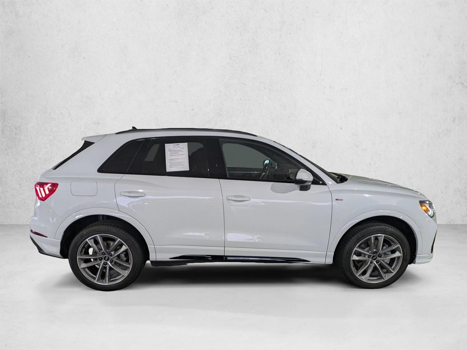 2025 Audi Q3 45 TFSI S line Premium photo 3