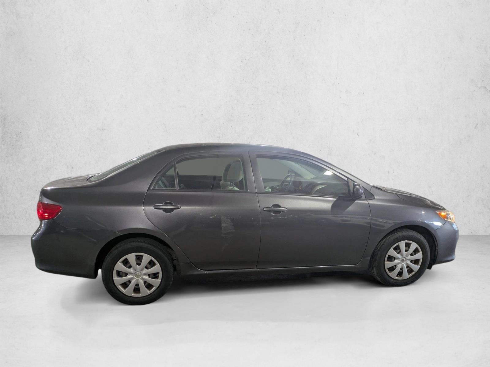2009 Toyota Corolla LE photo 4