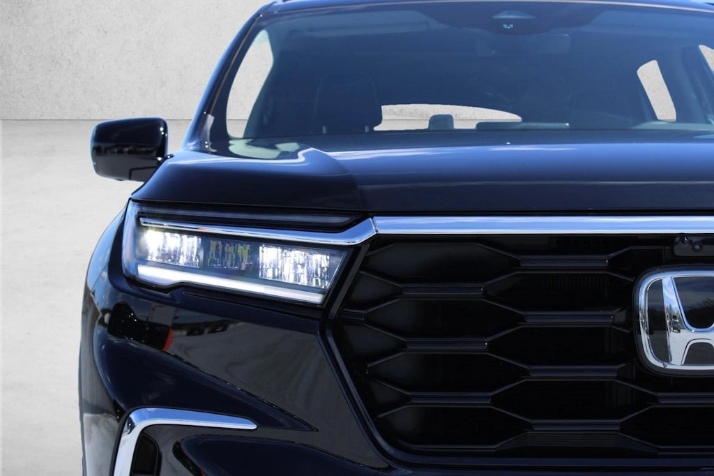Used 2025 Honda Pilot Elite SUV