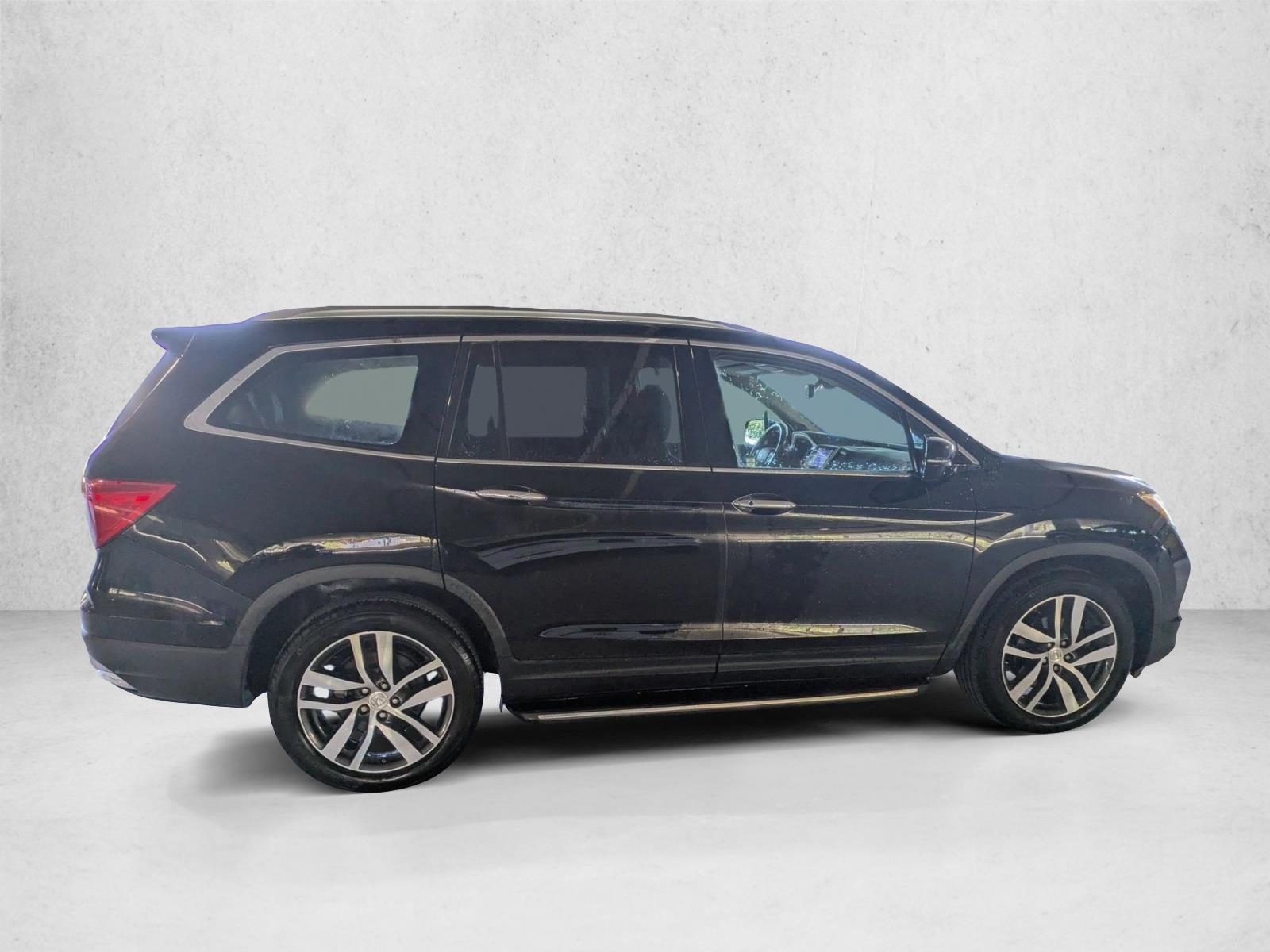 2016 Honda Pilot Elite photo 4
