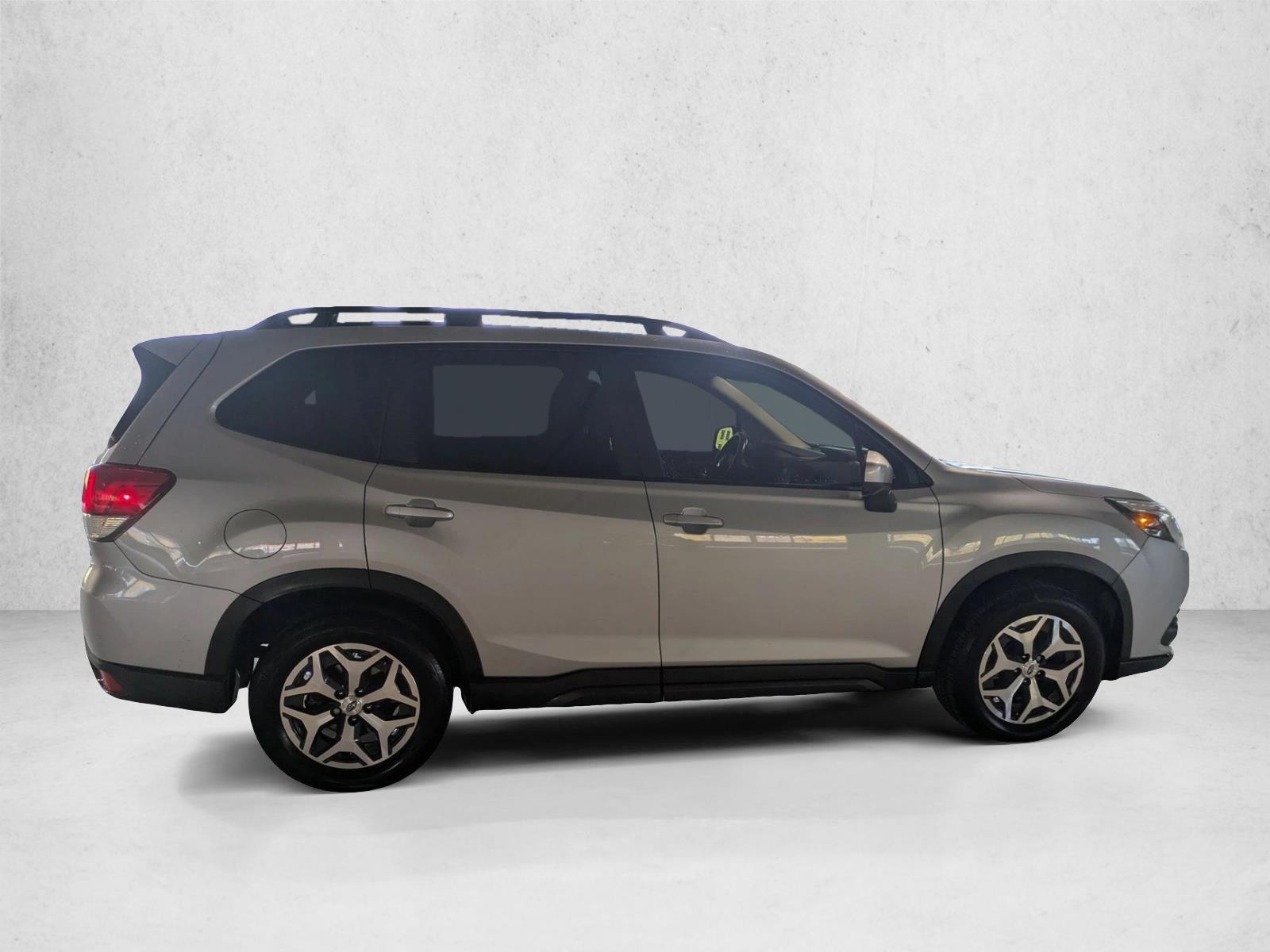 2023 Subaru Forester Premium photo 4