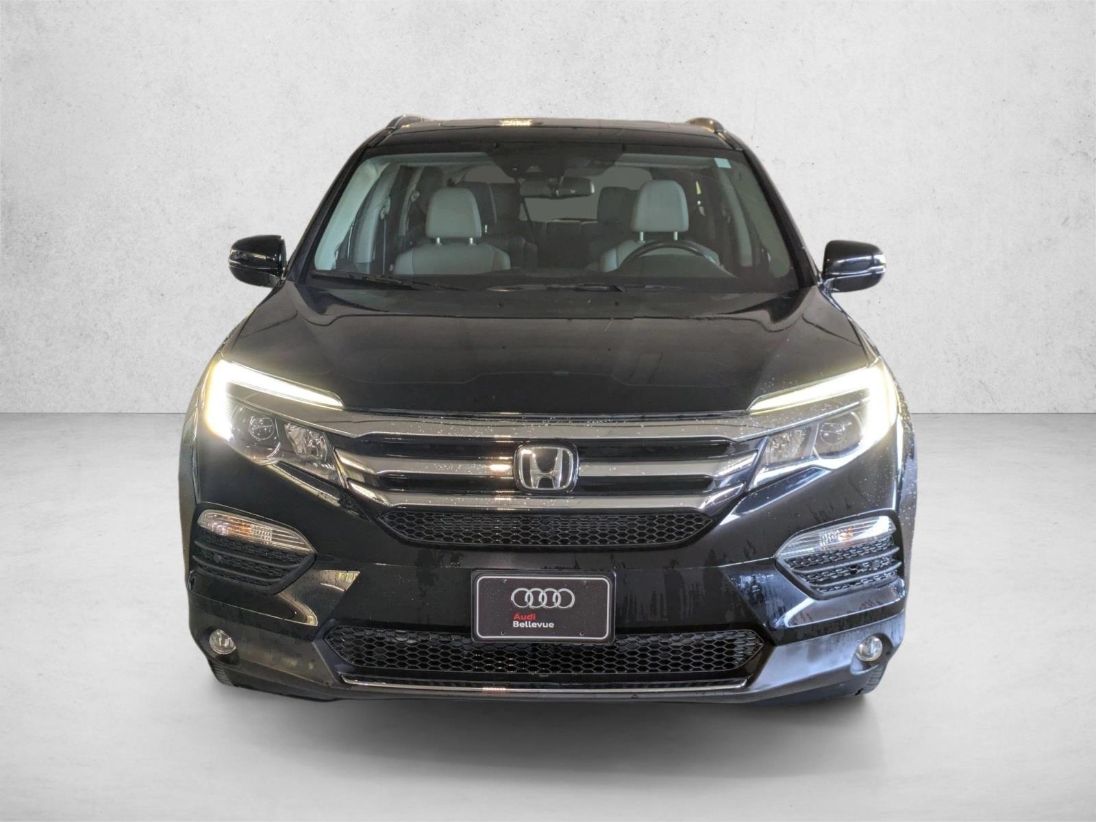 2016 Honda Pilot Elite photo 2