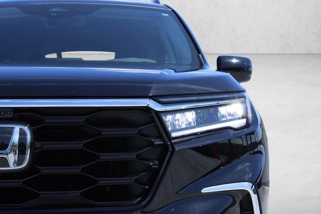 Used 2025 Honda Pilot Elite SUV