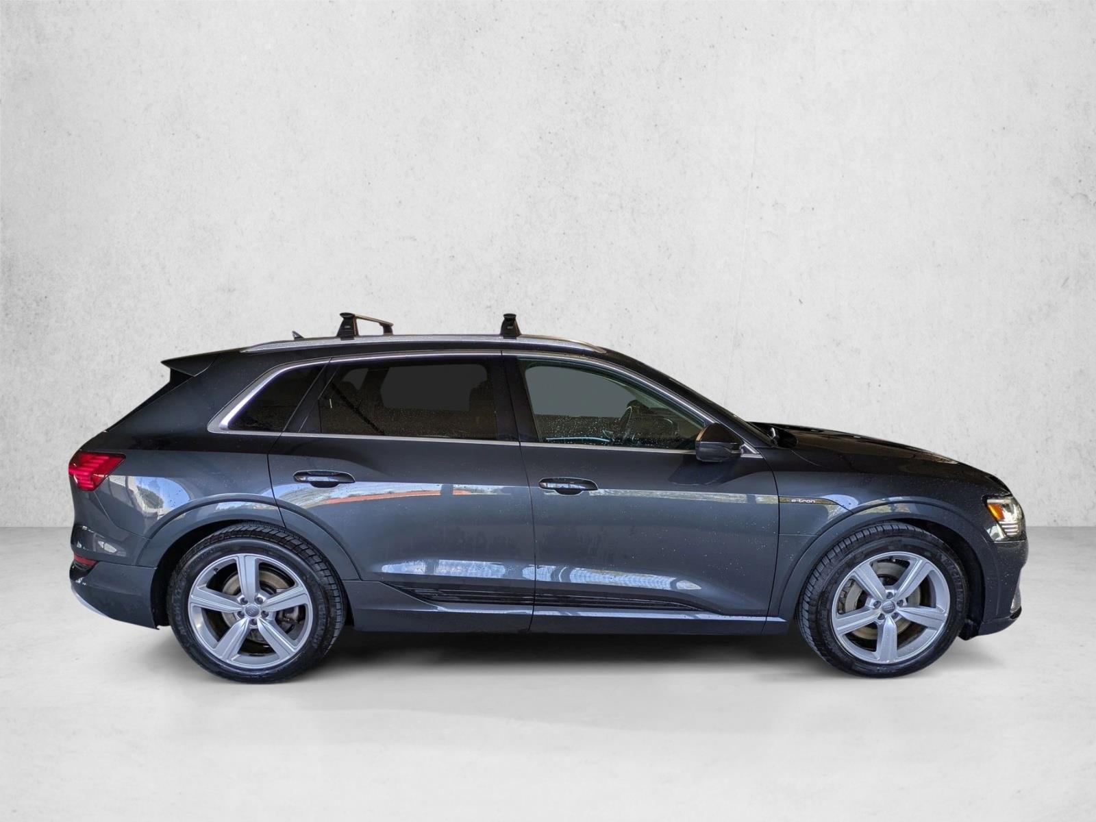 2019 Audi e-tron Premium Plus photo 4