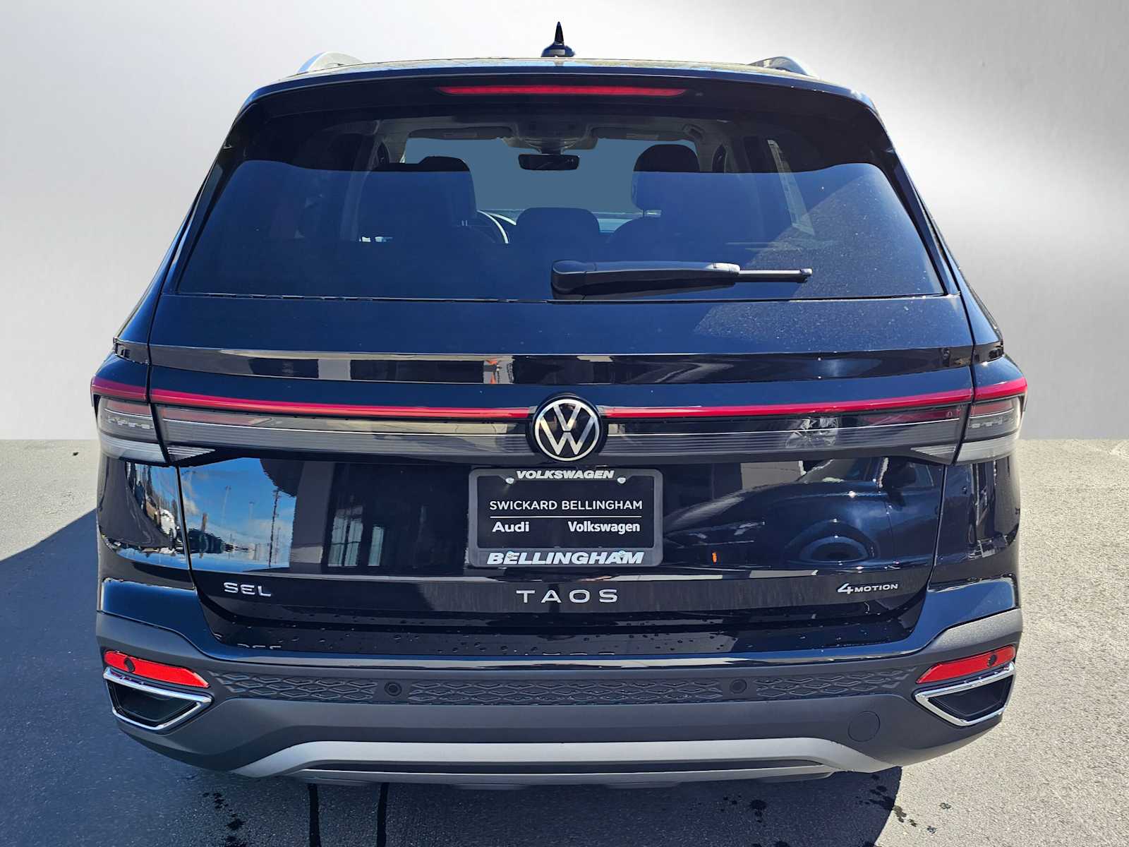 2025 Volkswagen Taos SEL photo 4