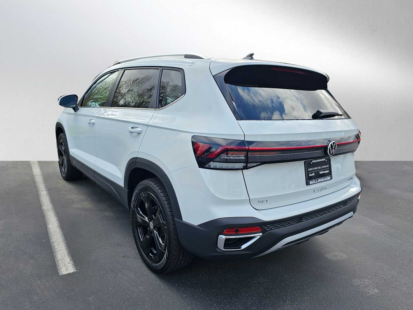 2025 Volkswagen Taos SEL photo 3