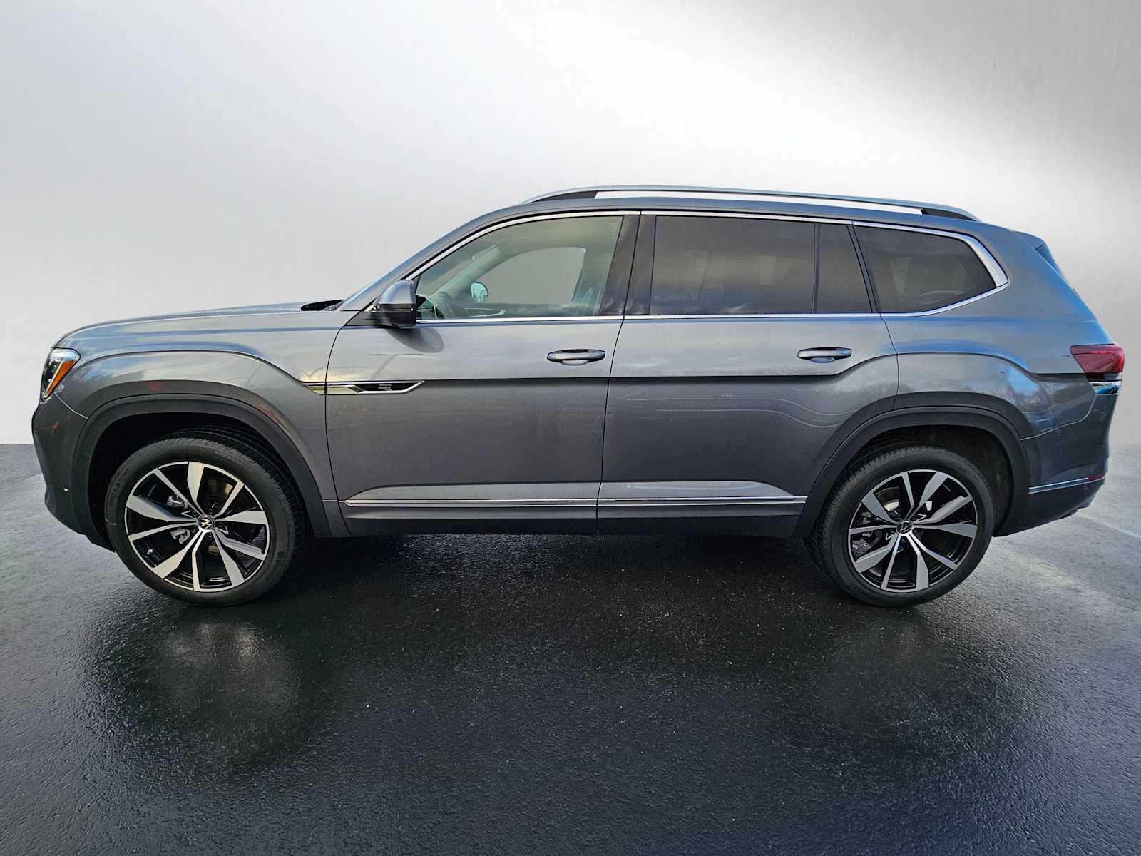 2025 Volkswagen Atlas SEL Premium R-Line photo 2