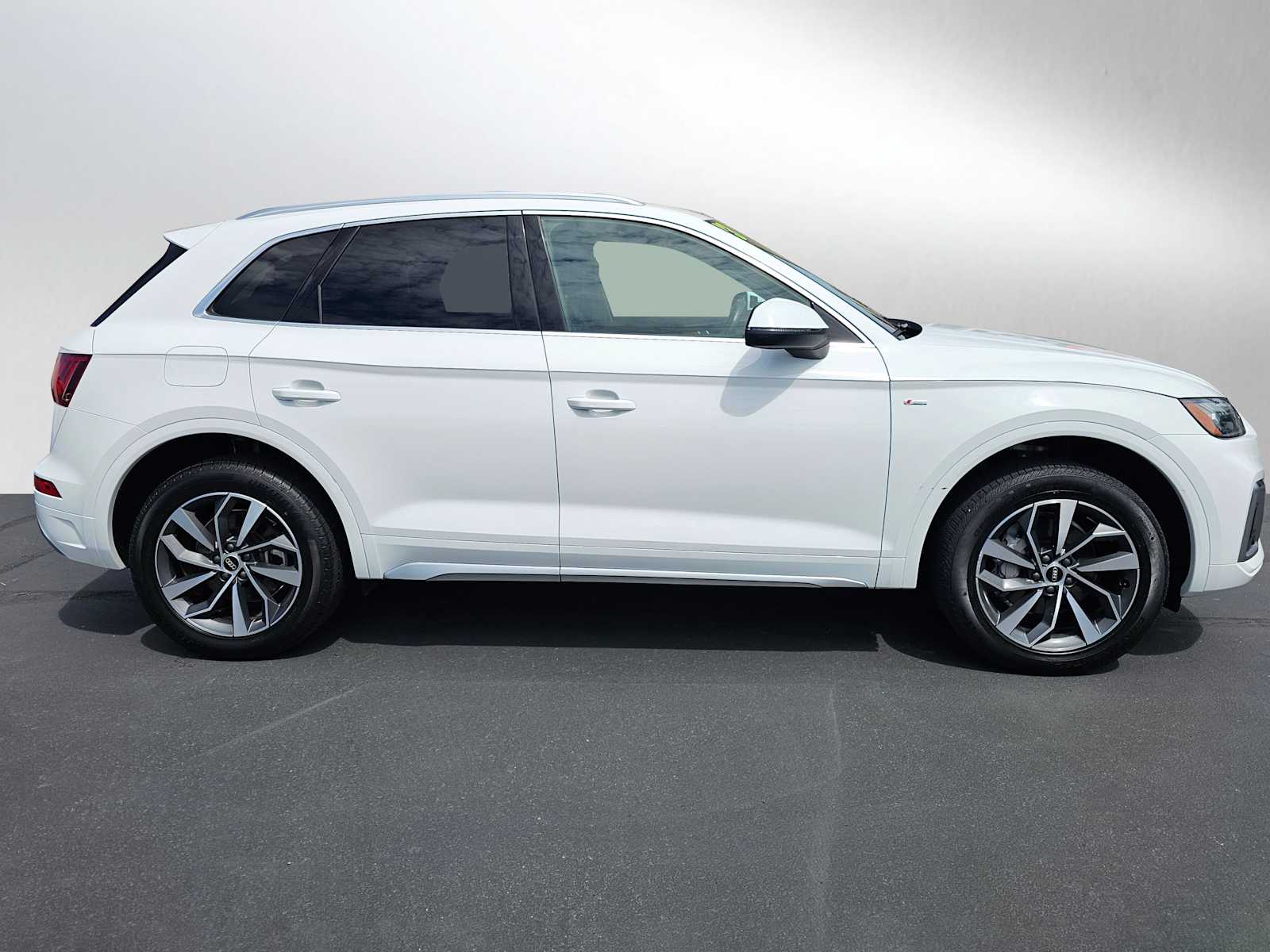 2023 Audi Q5 S line Premium Plus 45 TFSI photo 2