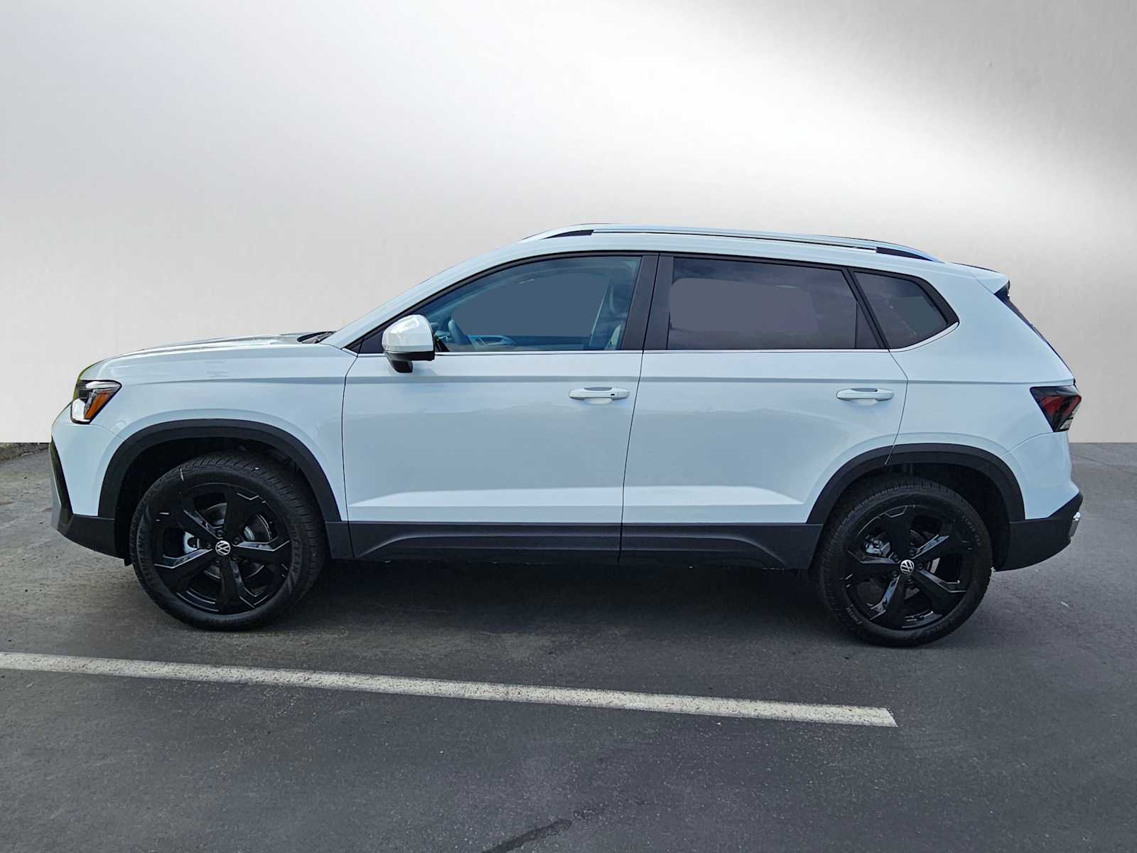 2025 Volkswagen Taos SEL photo 2