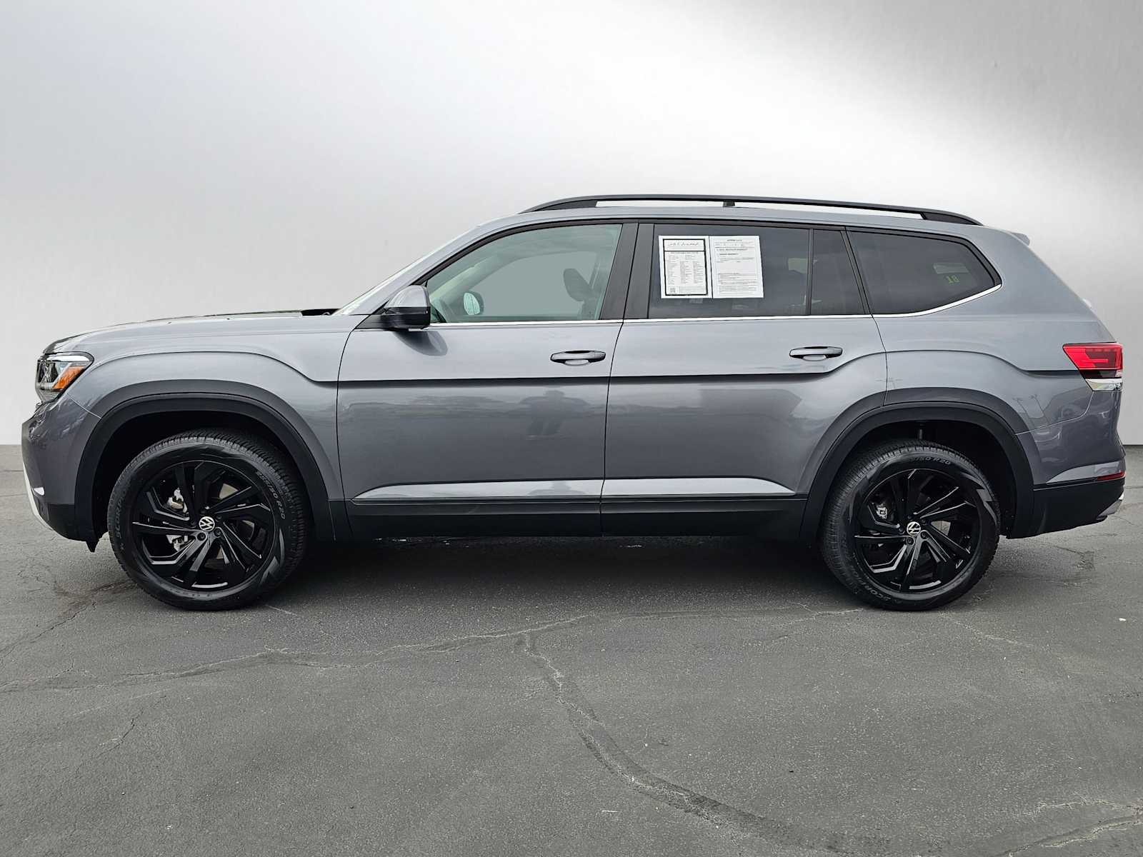Used 2022 Volkswagen Atlas SE w/Tech with VIN 1V2KP2CA4NC552710 for sale in Bellingham, WA