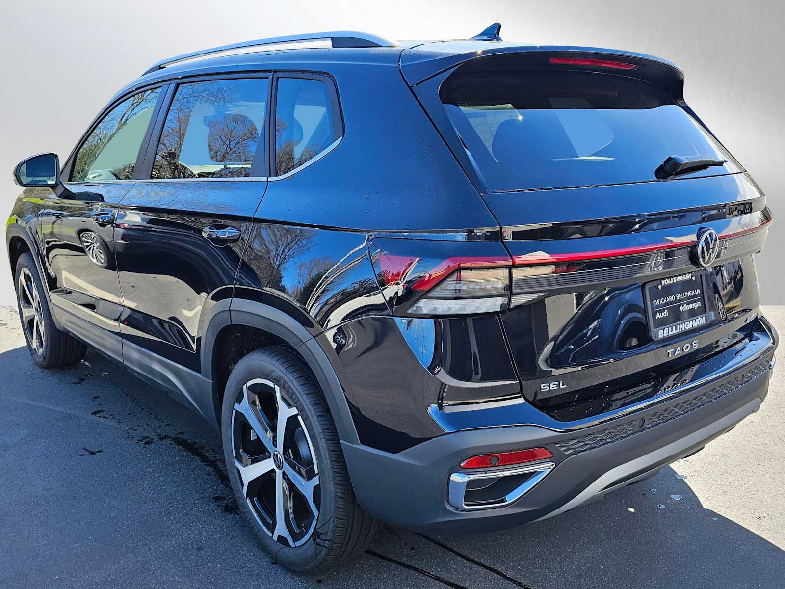 2025 Volkswagen Taos SEL photo 3