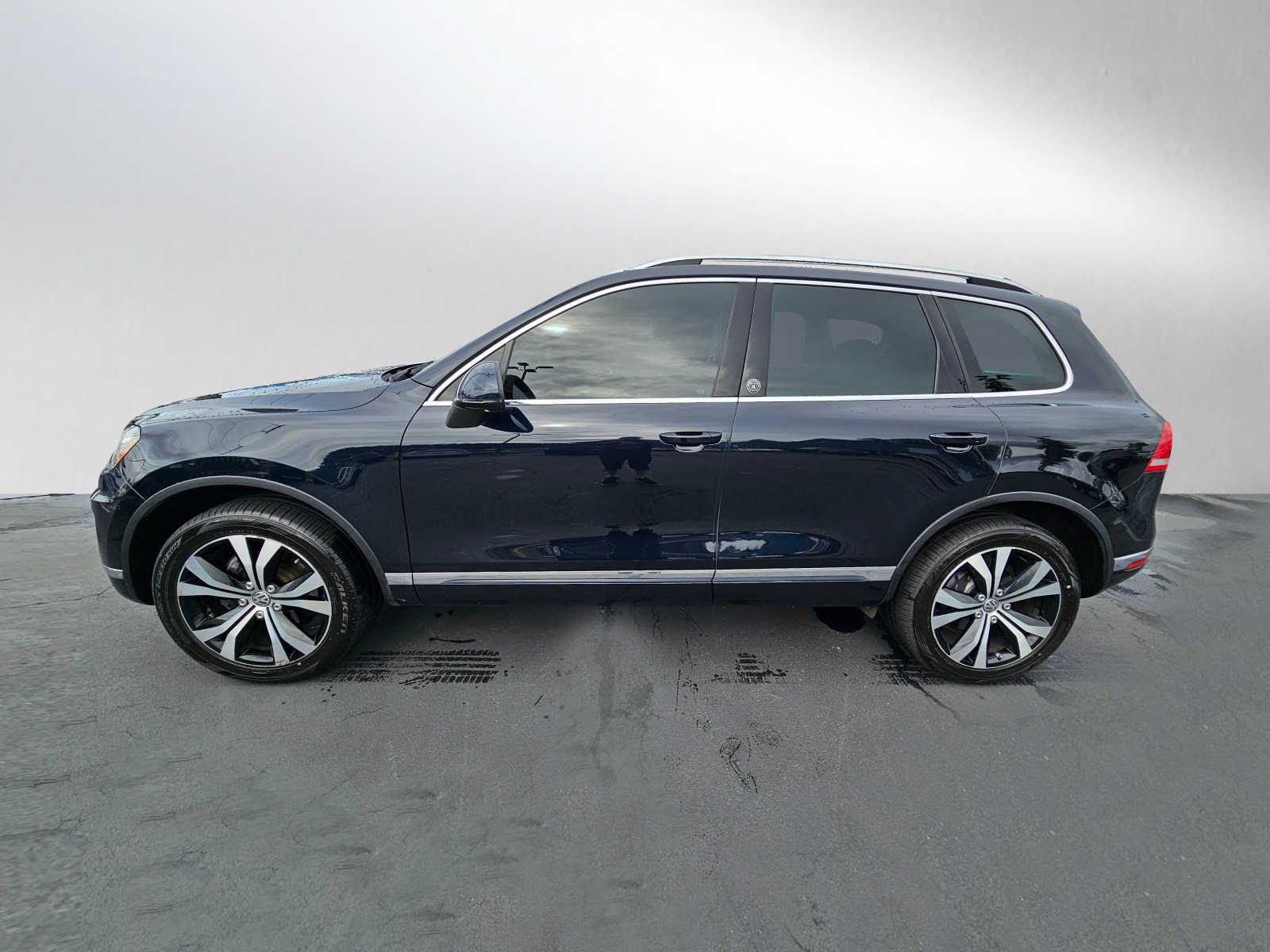 Used 2017 Volkswagen Touareg Wolfsburg Edition with VIN WVGRF7BP3HD001622 for sale in Bellingham, WA