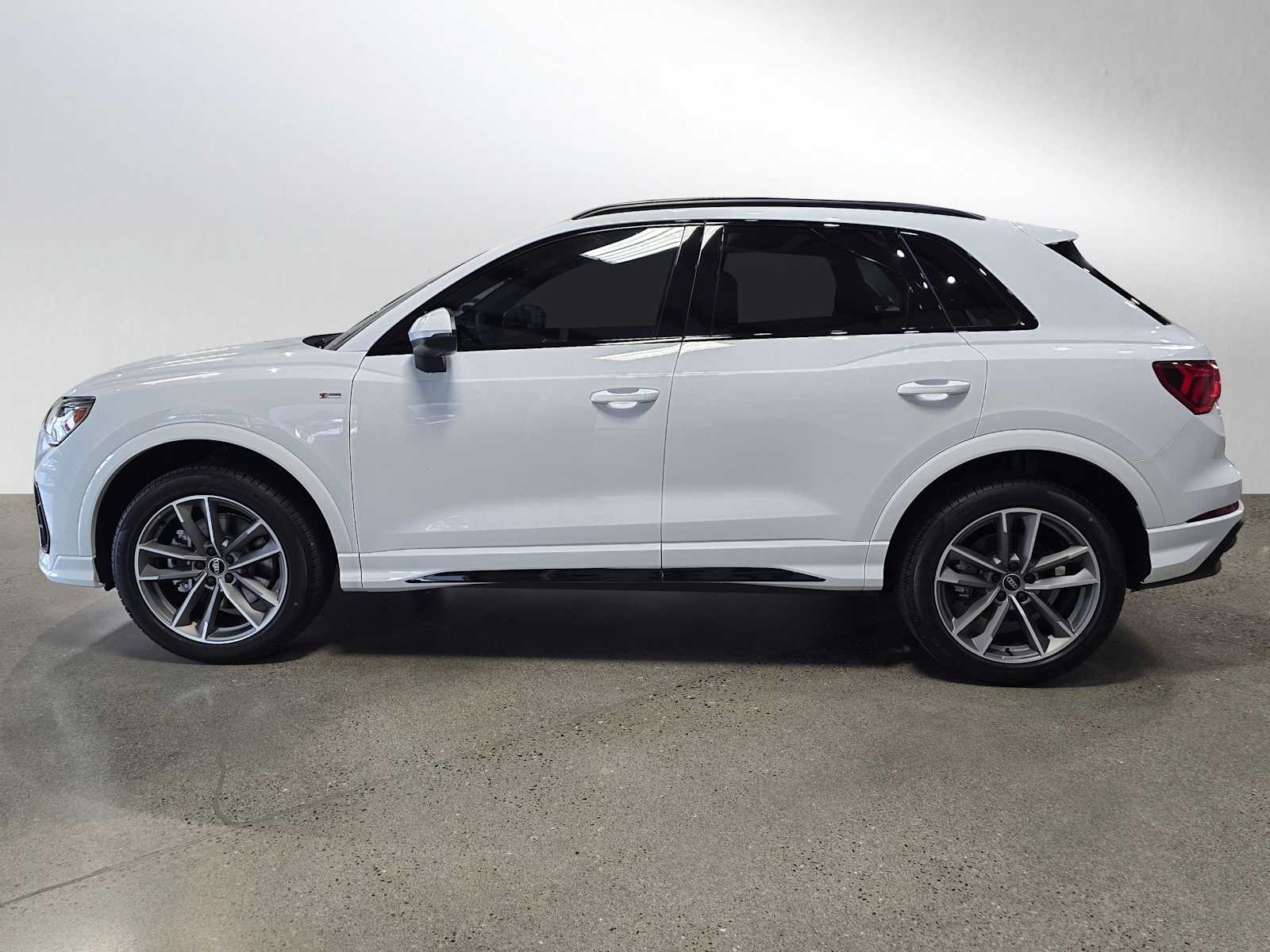 2025 Audi Q3 S line Premium photo 2
