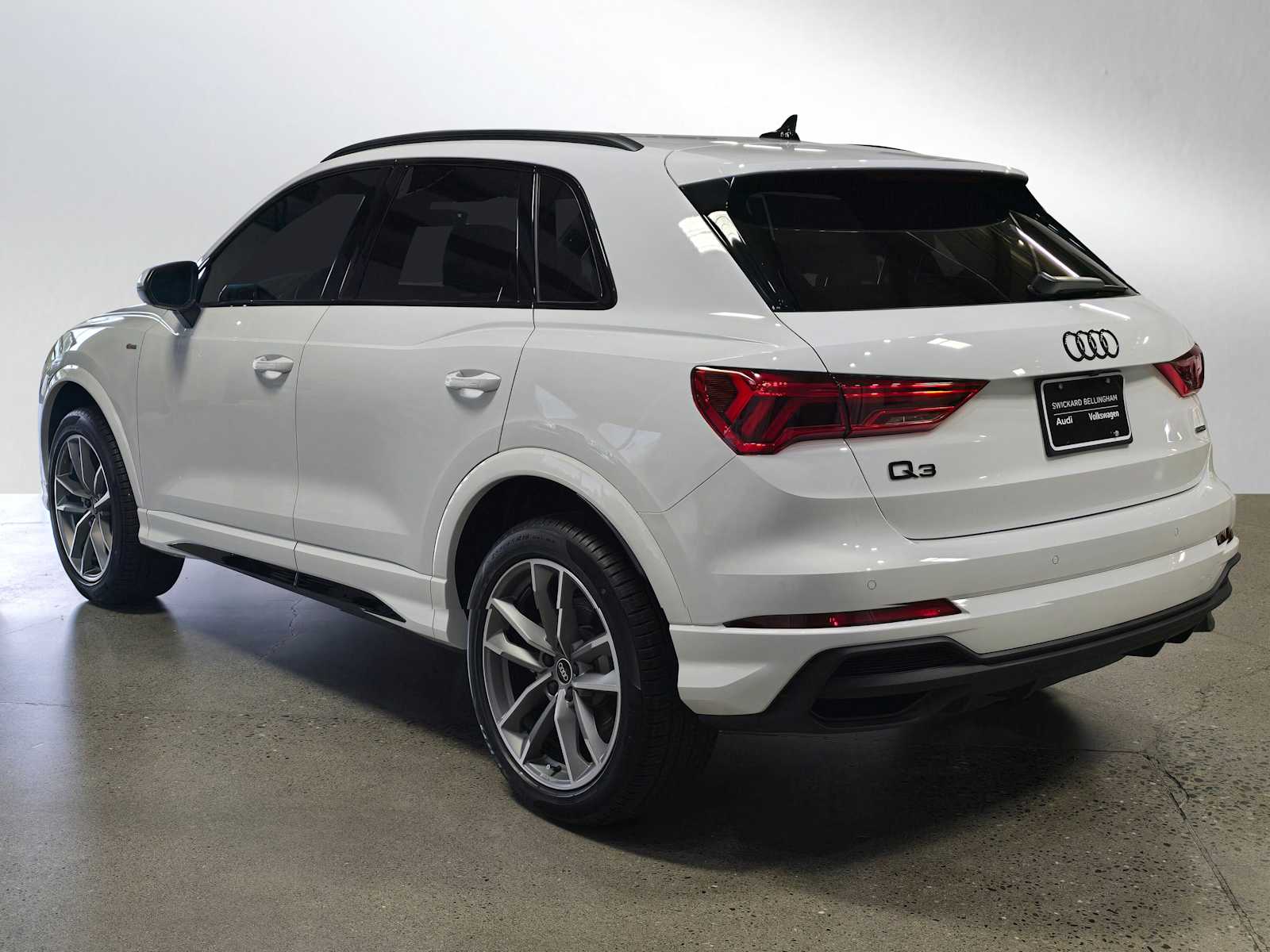 2025 Audi Q3 S line Premium photo 3