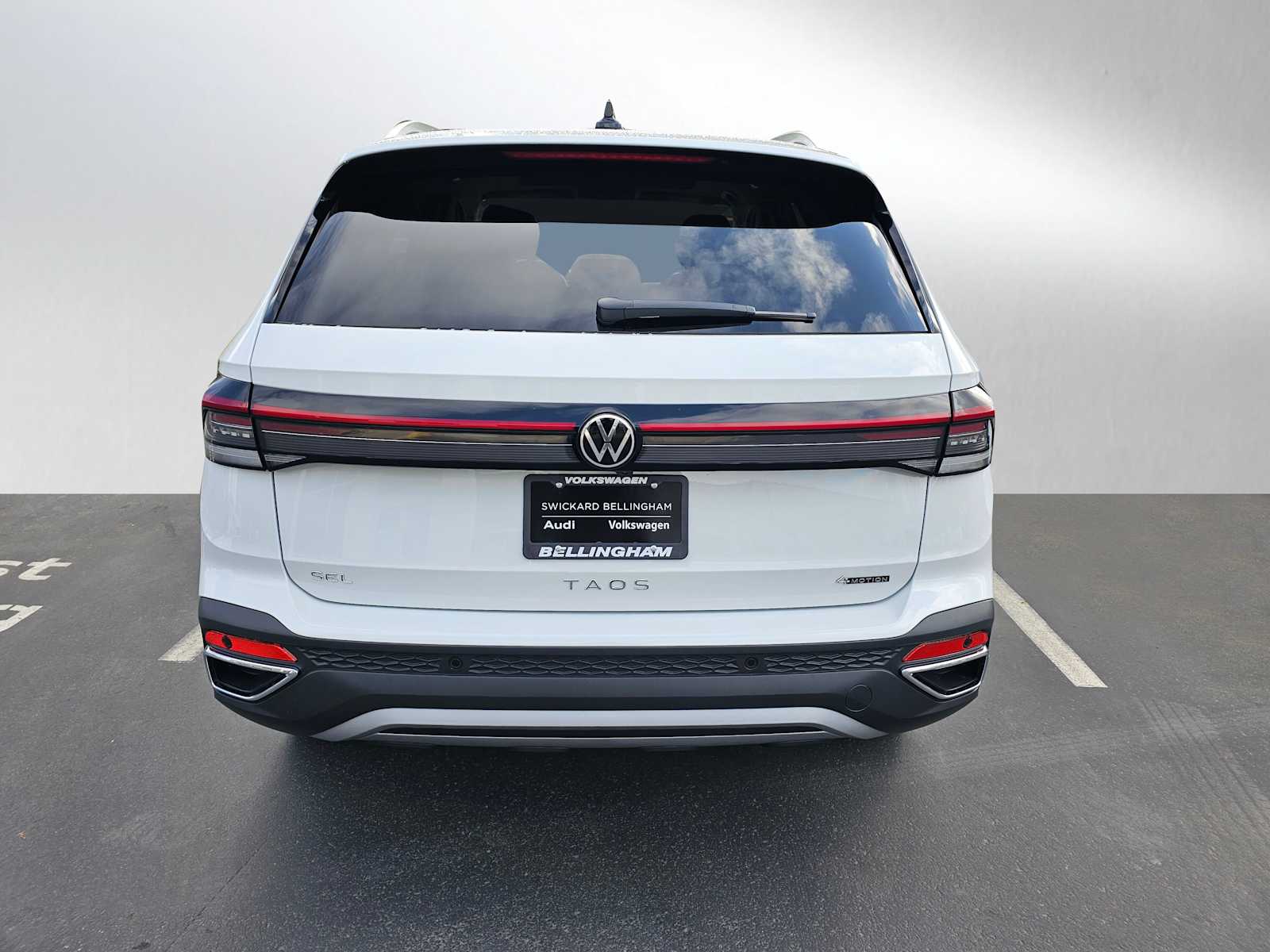 2025 Volkswagen Taos SEL photo 4