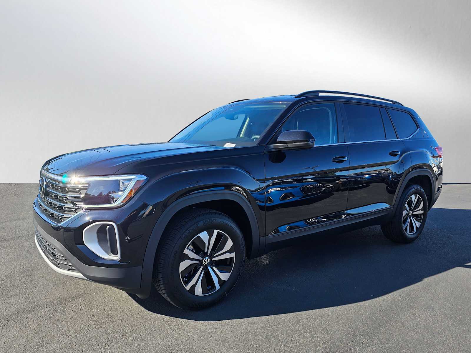 2025 Volkswagen Atlas SE photo 3
