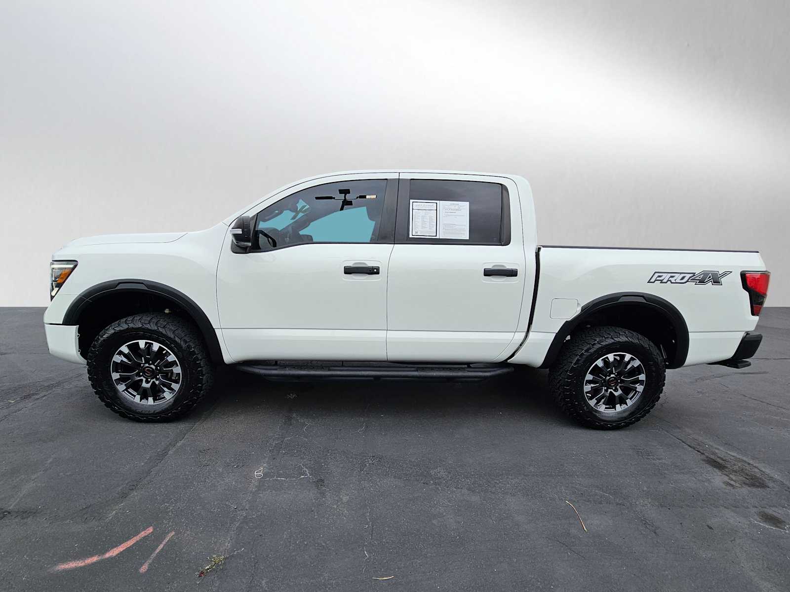 2021 Nissan Titan Crew Cab PRO-4X photo 4