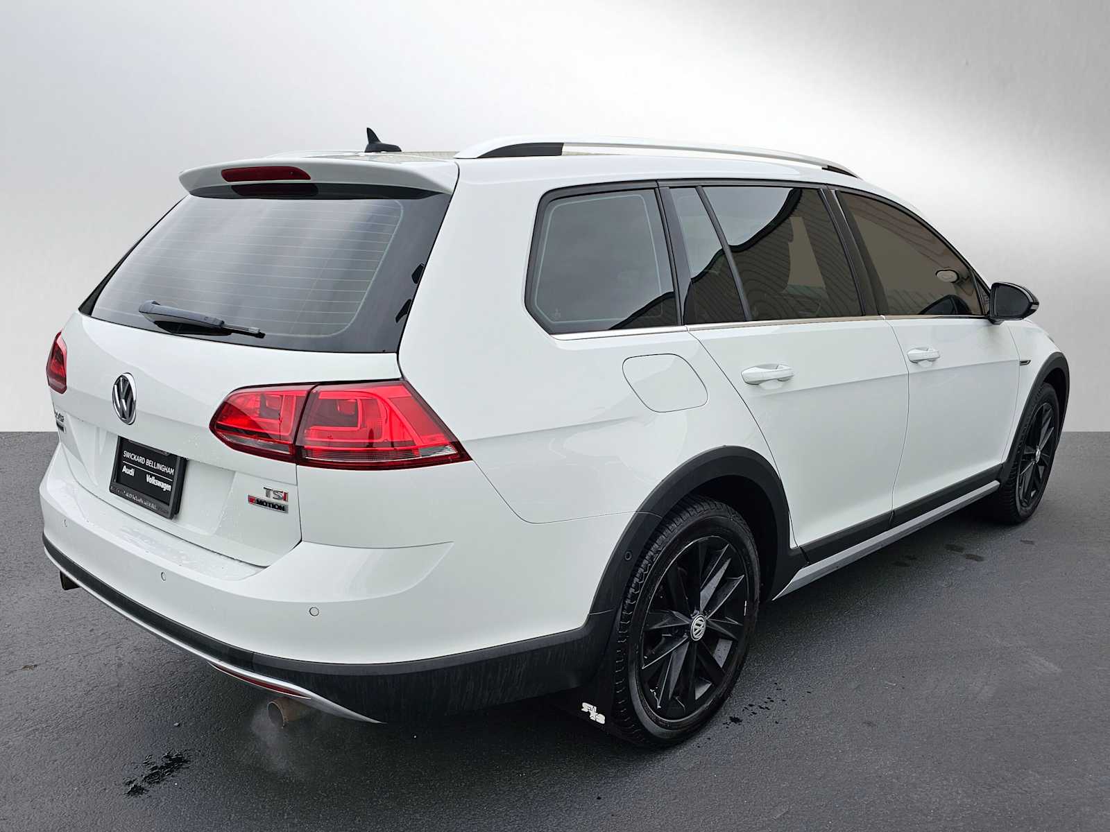 2017 Volkswagen Golf Alltrack photo 3