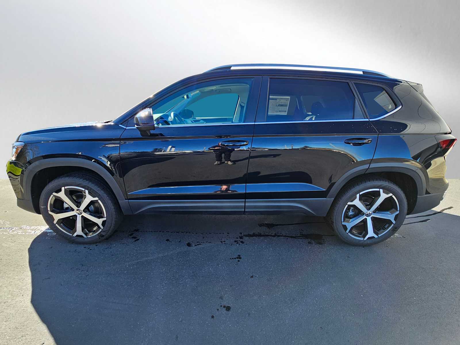 2025 Volkswagen Taos SEL photo 2