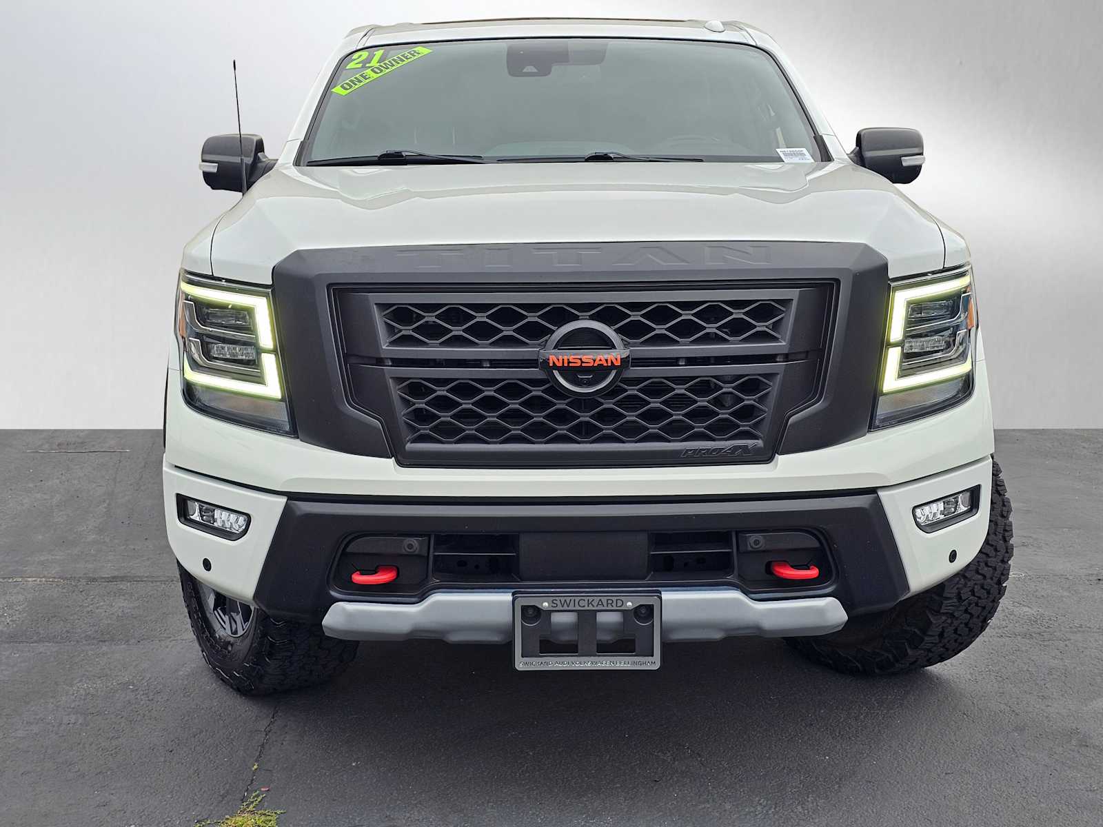 2021 Nissan Titan Crew Cab PRO-4X photo 2
