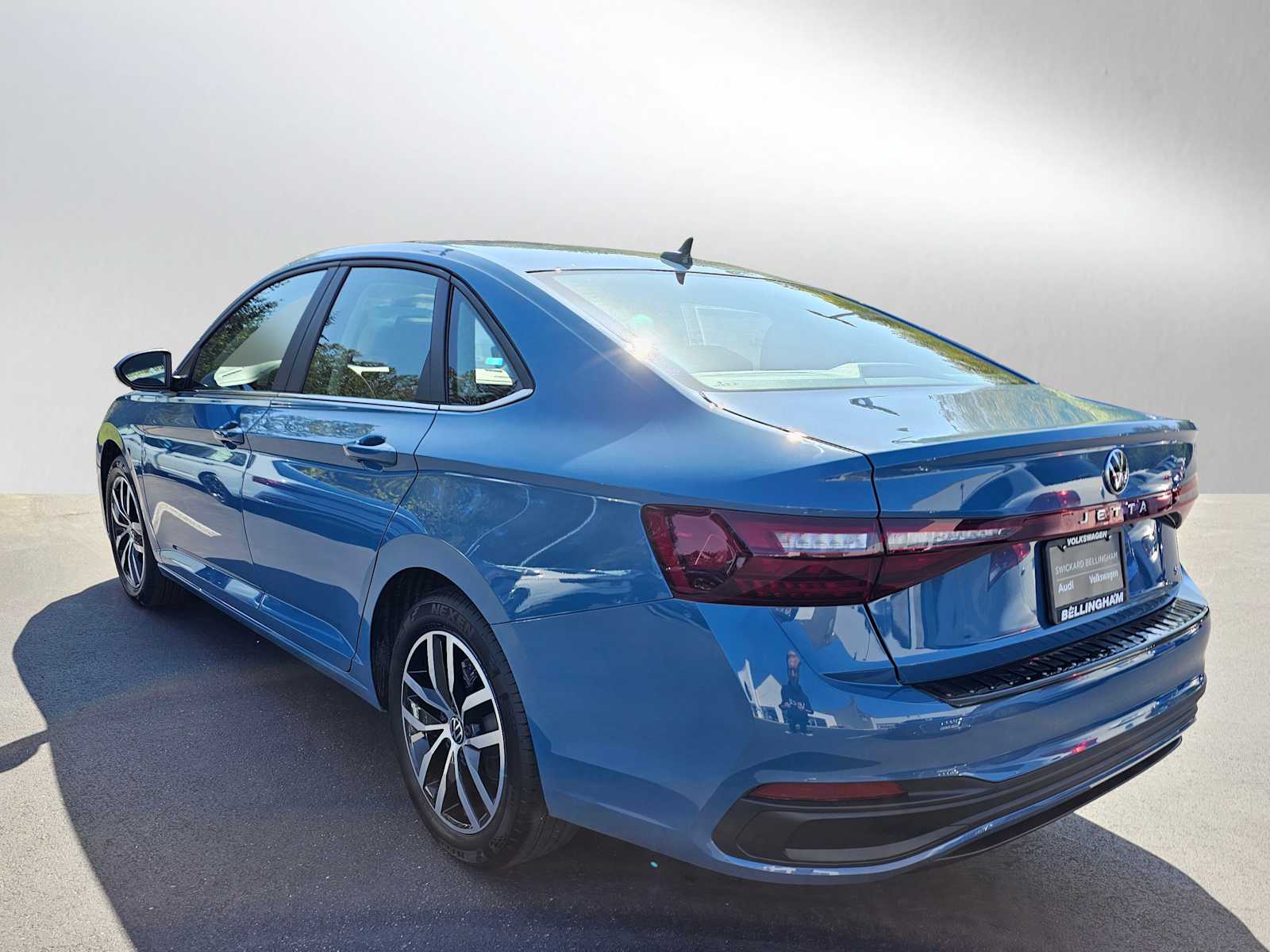 2025 Volkswagen Jetta SE photo 3