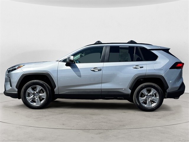 2024 Toyota RAV4 Hybrid LE photo 4