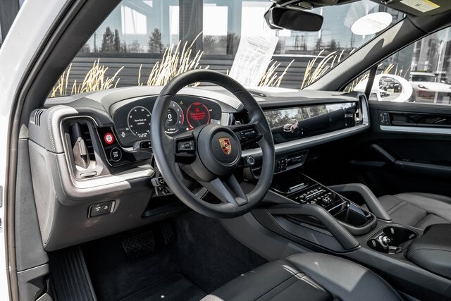 2024 Porsche Cayenne photo 3