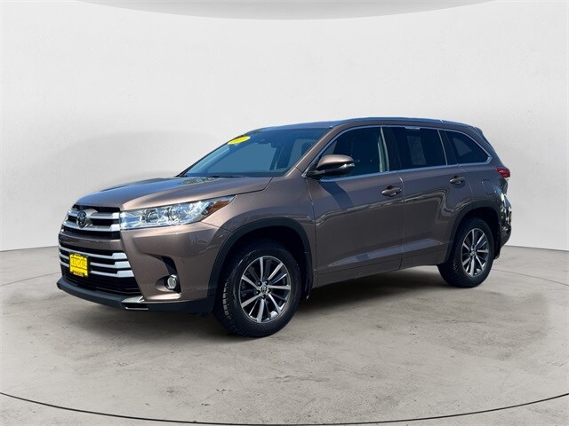 2017 Toyota Highlander SE photo 2