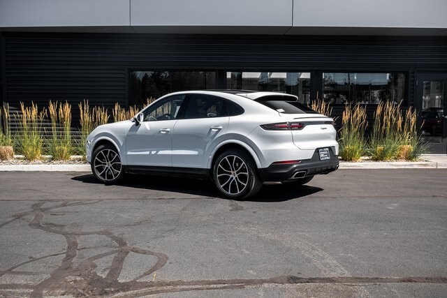 2021 Porsche Cayenne Coupe photo 2