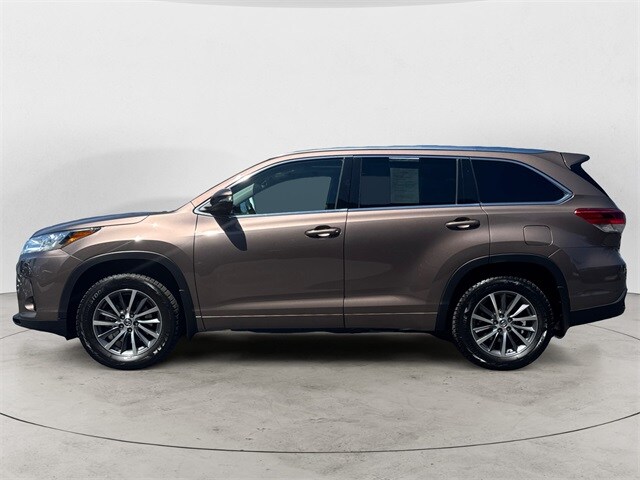2017 Toyota Highlander SE photo 3