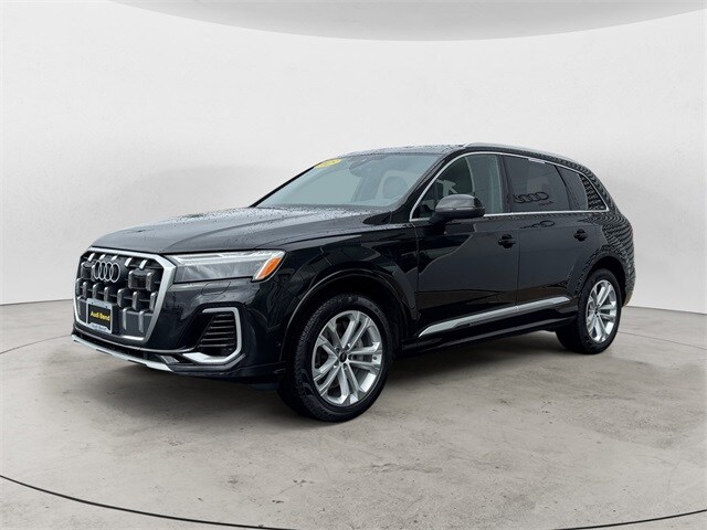 2025 Audi Q7 55 Premium Plus photo 3