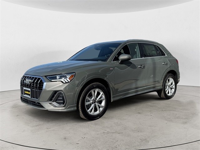2025 Audi Q3 S line Premium Plus photo 3