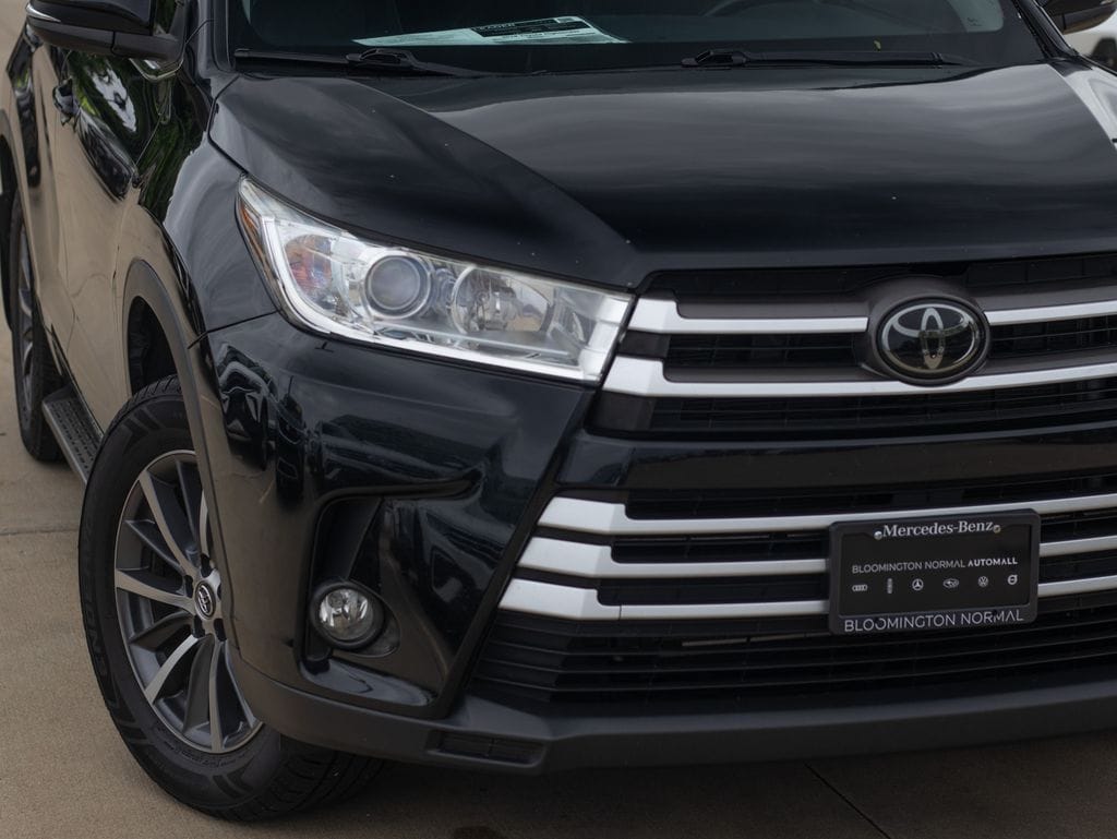 Used 2018 Toyota Highlander XLE with VIN 5TDJZRFH0JS556027 for sale in Normal, IL