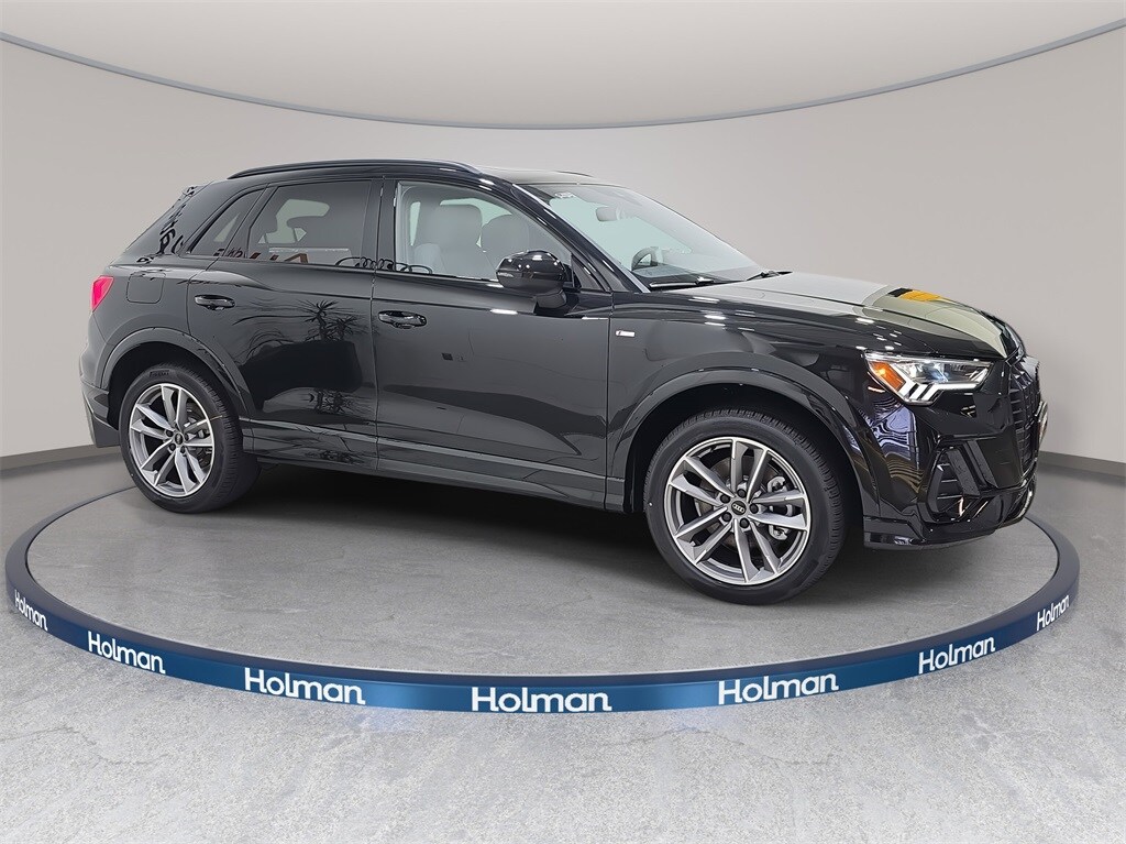 2025 Audi Q3 45 TFSI S line Premium photo 4