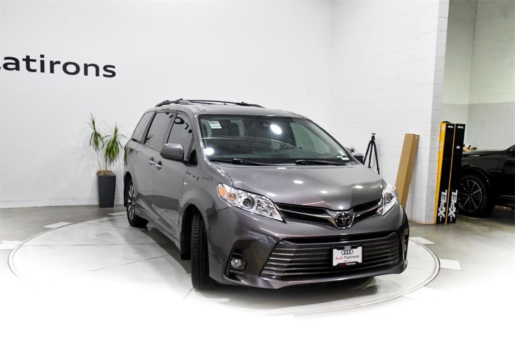 Used 2019 Toyota Sienna XLE with VIN 5TDDZ3DC0KS211311 for sale in Broomfield, CO