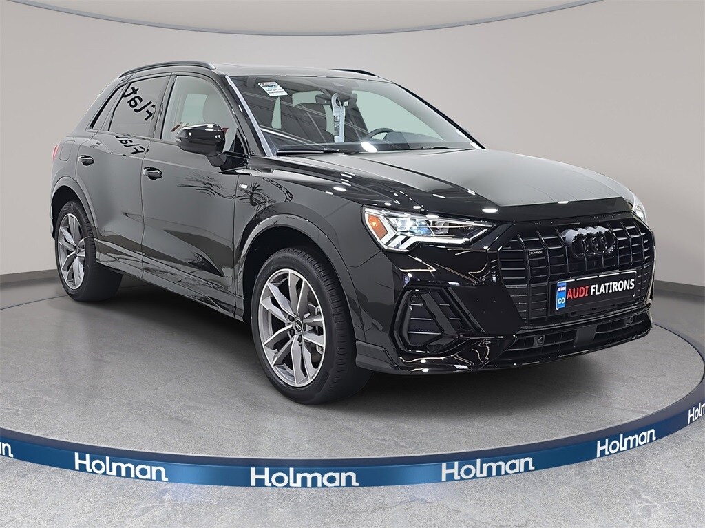 2025 Audi Q3 45 TFSI S line Premium photo 3