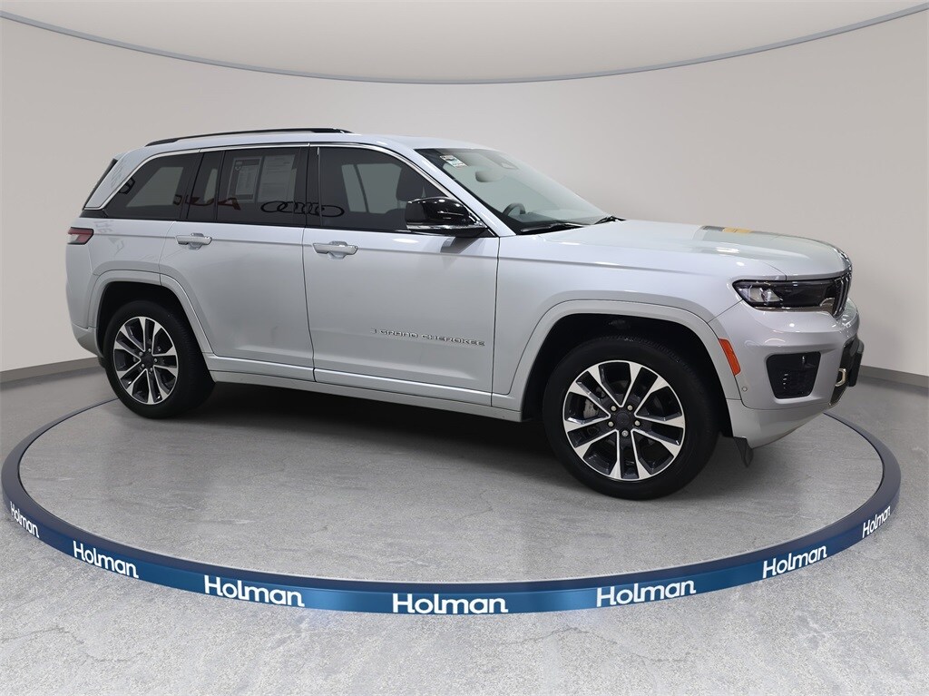 2023 Jeep Grand Cherokee Overland photo 4