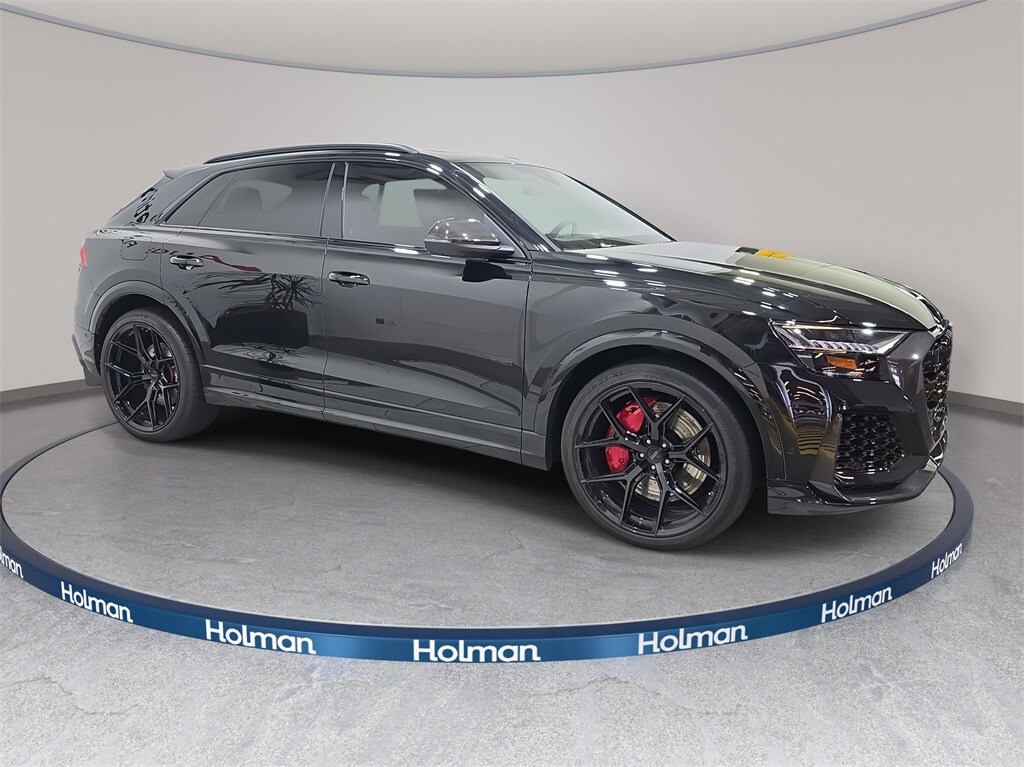 2024 Audi RS Q8 photo 2