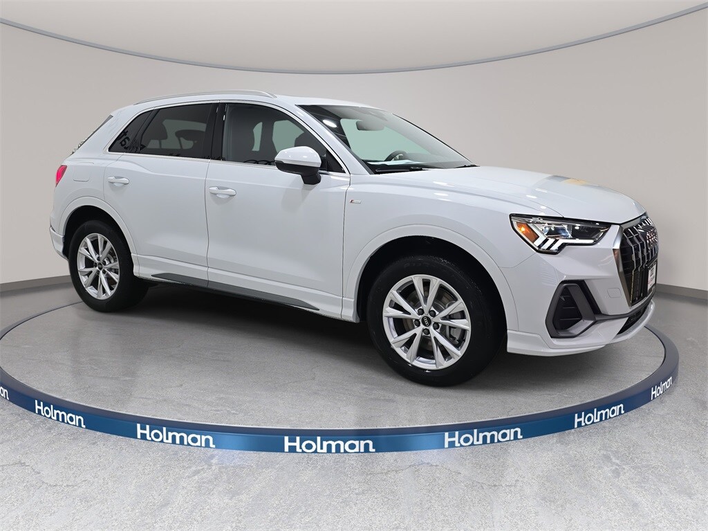 2025 Audi Q3 45 TFSI S line Premium Plus photo 3