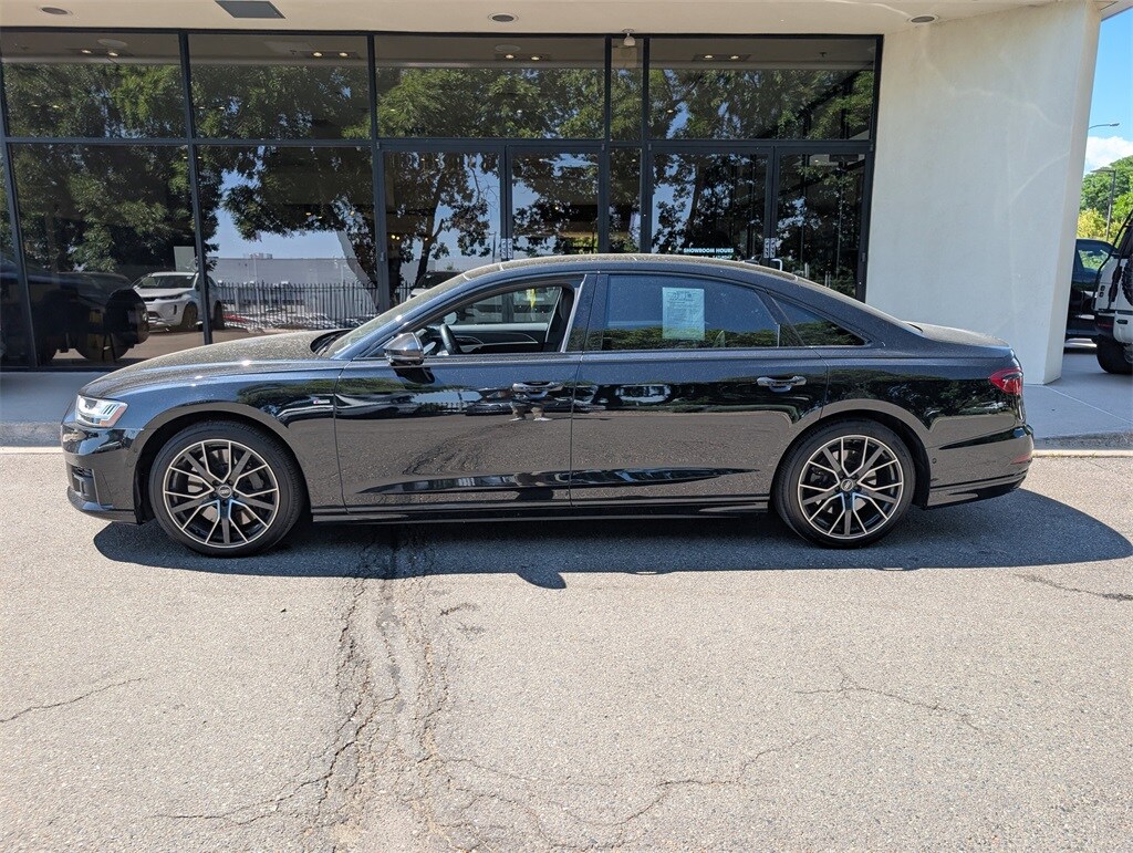 2021 Audi A8 4.0 Quattro photo 3