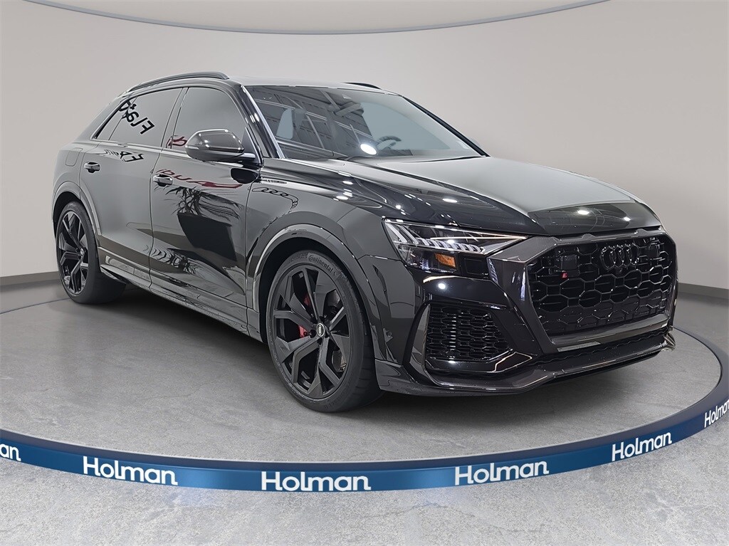 2023 Audi RS Q8 photo 3