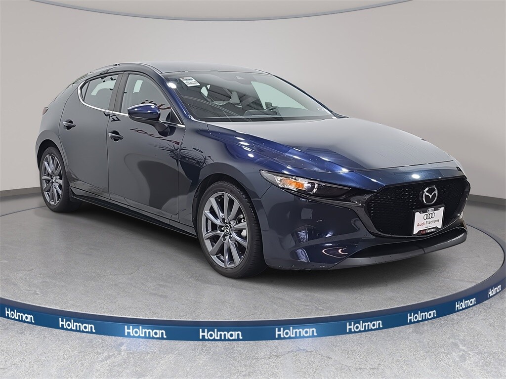2020 Mazda Mazda3 Preferred Hatchback photo 3