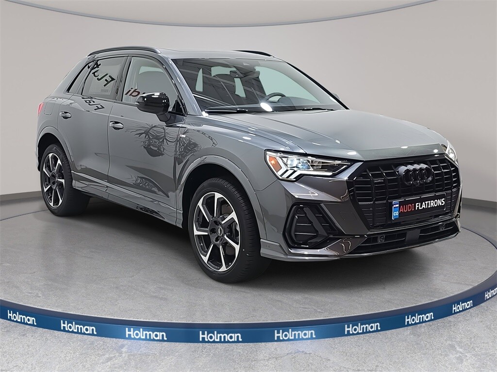2025 Audi Q3 45 TFSI S line Premium Plus photo 3